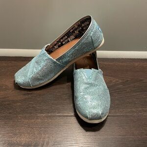 Blue sparkly TOMS youth size 5.5 slip on shoes